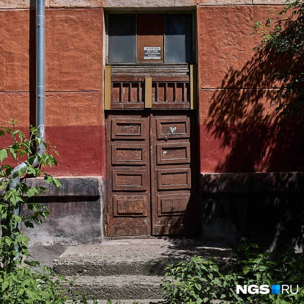 Местные говорят, что лучшим решением было бы соединить все точечные скверы вдоль улицы Бардина в один | Источник: Александр Ощепков / NGS.RU