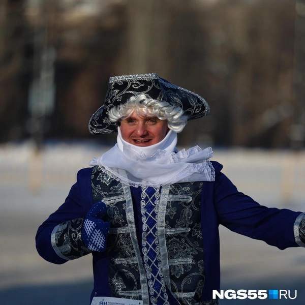 На старейших улицах города побывали представители эпохи императора | Источник: Евгений Софийчук / NGS55.RU 