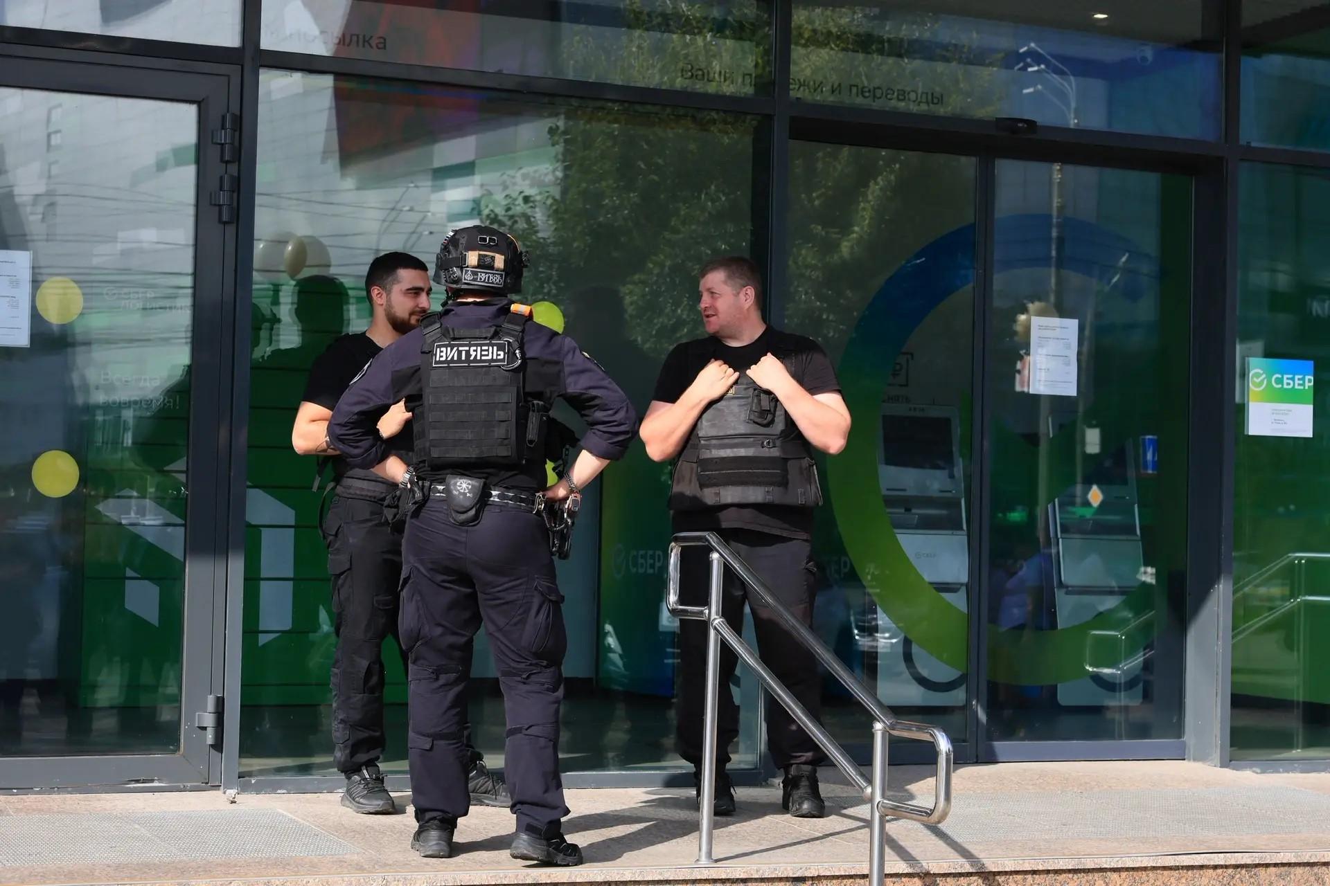 В полиции назвали причину эвакуации офисов и банка в центре Челябинска