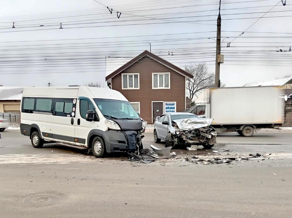 Пять человек пострадали в ДТП с маршруткой в Иркутске - 29 ноября 2023 -  ИРСИТИ.ру