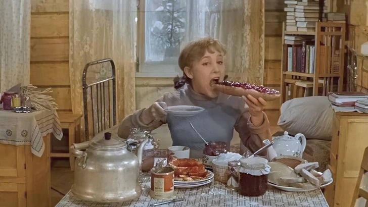 Почему после плотного приема пищи хочется сладкого | Источник: Кадр из фильма