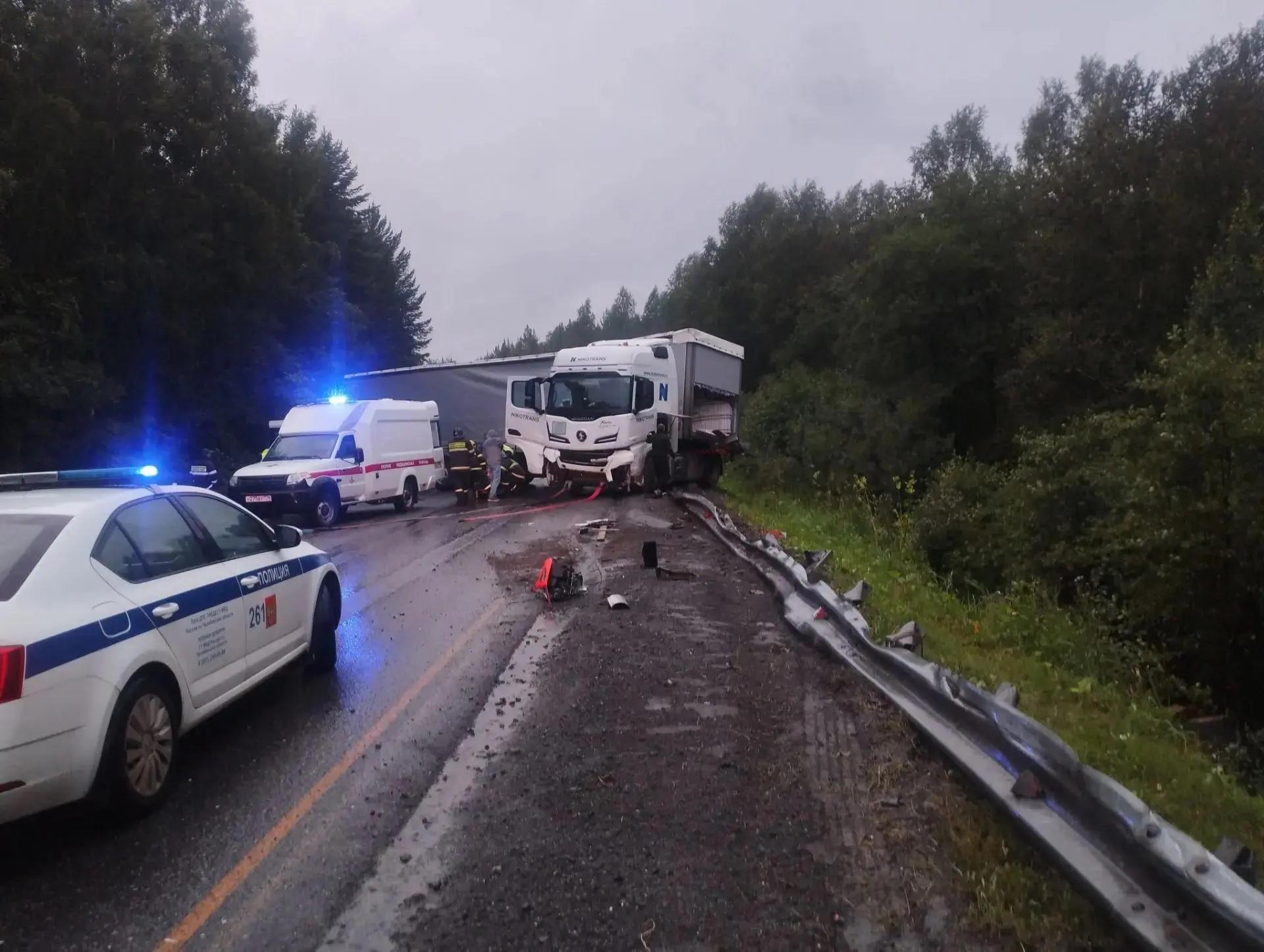 Грузовик перекрыл движение на трассе М-5 под Юрюзанью