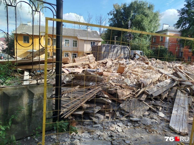 Что будет на этом месте, пока не известно | Источник: читатель 76.RU