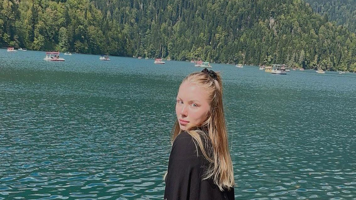 «Подумала, почему бы и нет». Школьница сама выучила китайский и по приколу сдала по нему ЕГЭ