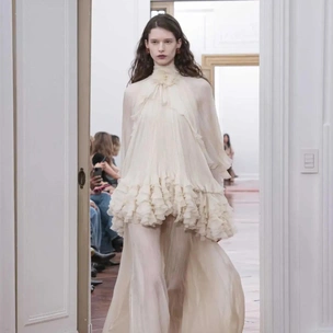 Все хвалят показ Лоренцо Серафини для Alberta Ferretti. Похвалим его и мы
