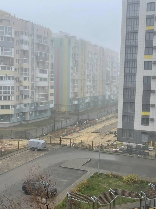На фото — тот самый спорный участок с забором | Источник: ТСЖ ЖК «Спортивный»