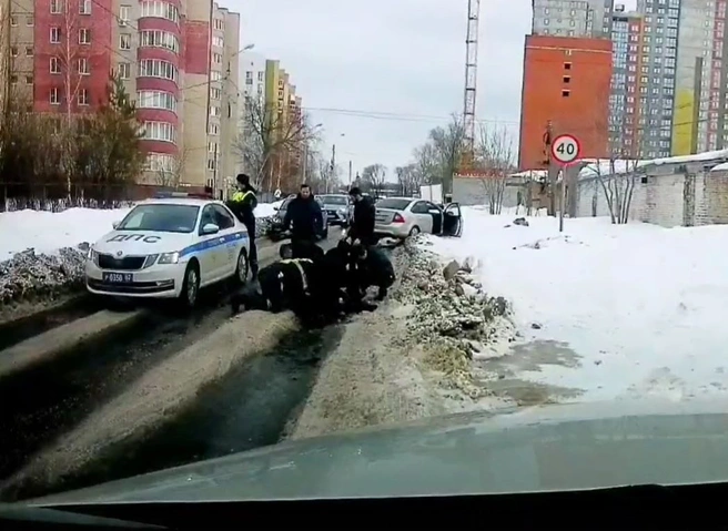 В Рязани пьяные дебоширы подрались с гаишниками | ya62.ru