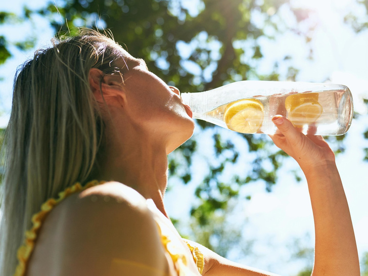 Крепкий иммунитет, сияние кожи и стройная фигура: 7 причин, почему вам нужно пить лимонный сок