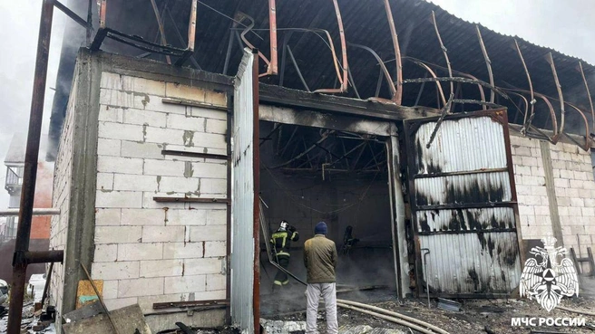 В сгоревшем гараже располагалась станция технического обслуживания | Источник: www.city-n.ru