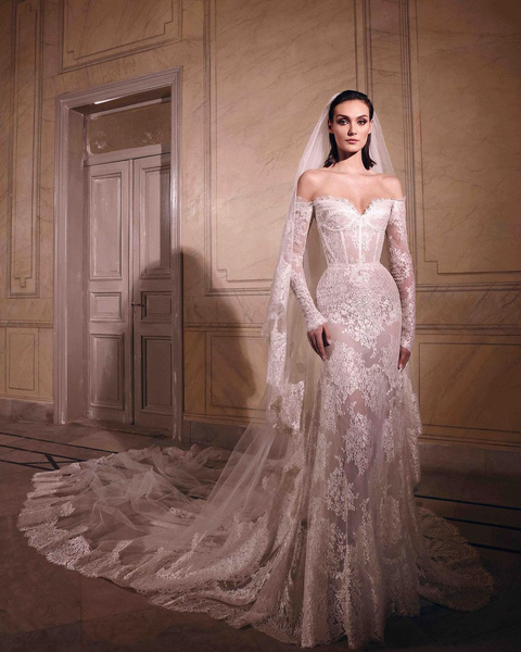 В стиле Джей Ло: самые красивые свадебные платья 2022