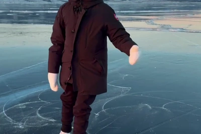 Аверина и Соловьев показали катание на коньках по Байкалу