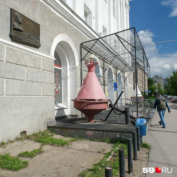 Речное училище построили в то же время, что и сам бульвар | Источник: Василина Любимова / 59.RU