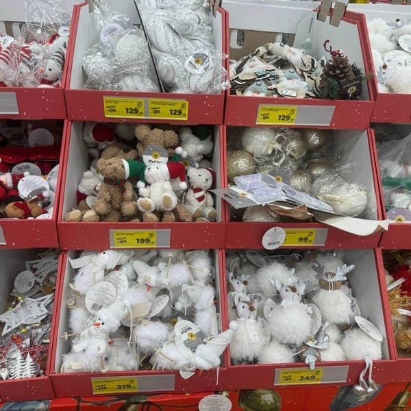 Сейчас есть всевозможные игрушки — сосульки, медведи, пряники, цветы, снежинки | Источник: Дарья Гранкина / 26.RU