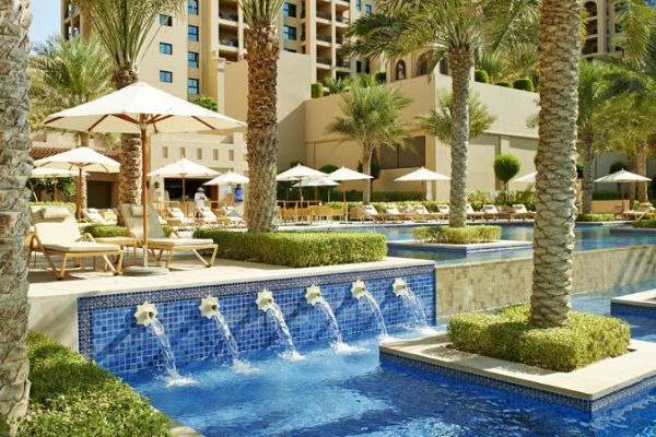 Отель располагается в лучшем районе столицы ОАЭ