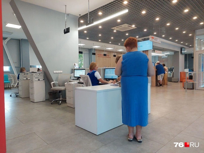 В центр занятости люди начали приходить ближе к обеденному времени  | Источник: Варвара Киселева / 76.RU