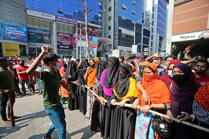 Бангладеш повышает оплату работницам швейной промышленности после массовых протестов