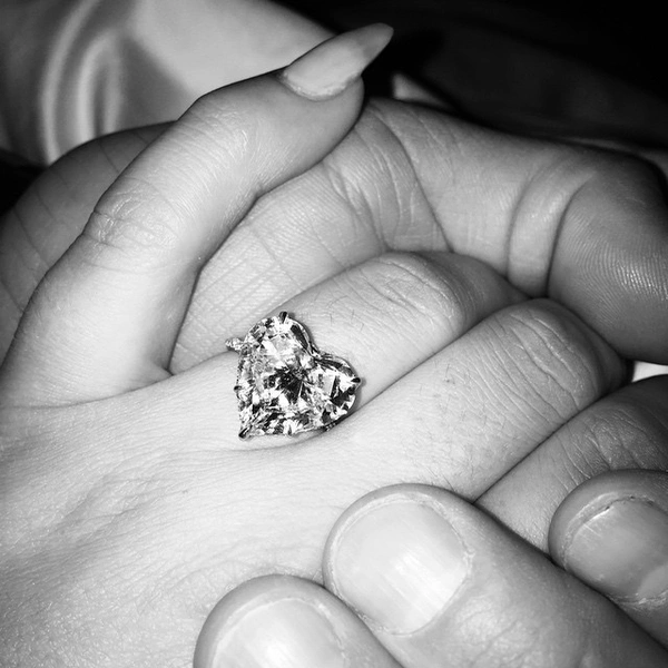 Леди Гага и Тейлор Кинни помолвлены | Источник: @ladygaga