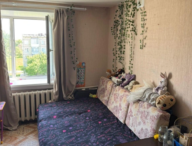 Следователи установили, что в момент падения девочка была одна в комнате | Источник: СУ СК по Новосибирской области