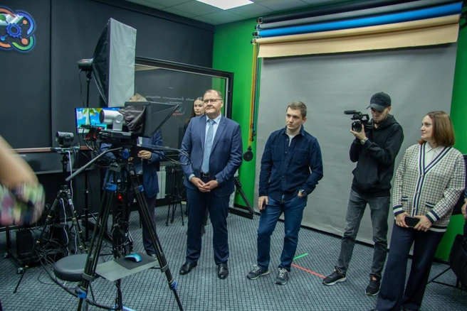 Также участники осмотрели новые учебные пространства университета — технопарк и кванториум | Источник: Законодательное Собрание Омской области