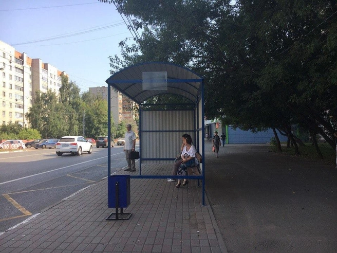 Пока люди ждут транспорт на временных остановках | Источник: Анна Лурье