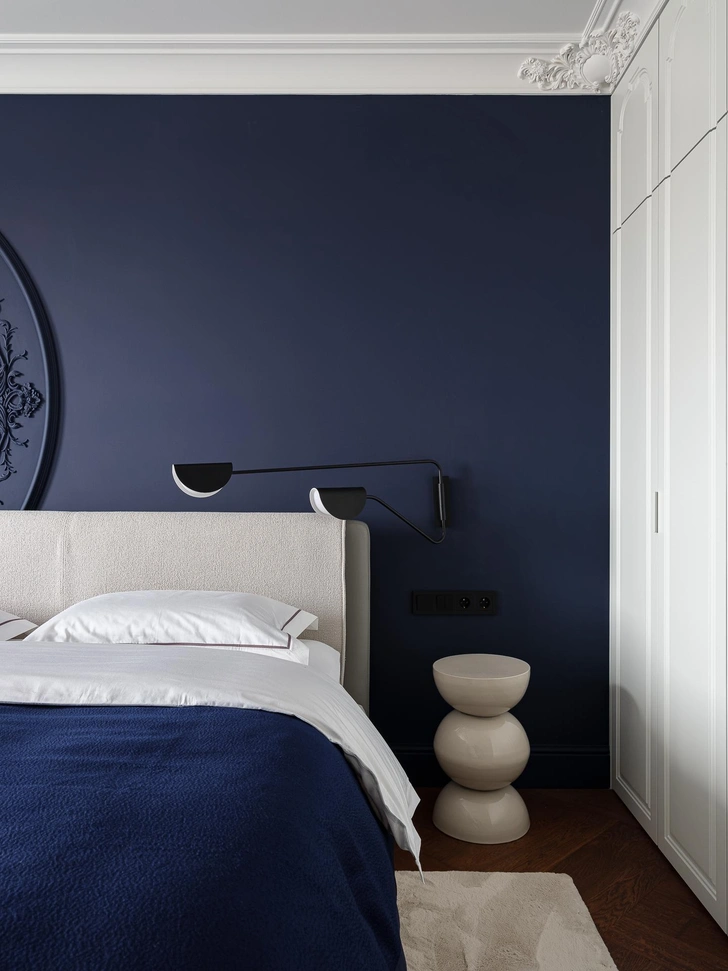 Подушки, Enere.it. Шкаф спроектирован и изготовлен Lagom Interiors. | Источник: Евгений Гнесин. Стиль: Ирина Темнова