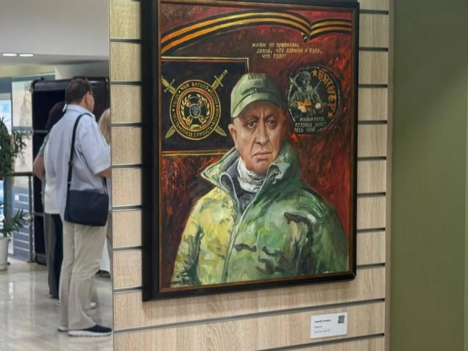 В галерее матери Евгения Пригожина открыли выставку с картиной о «музыканте, которого знает весь мир» | Источник: Ксения Клочкова / «Фонтанка.ру»