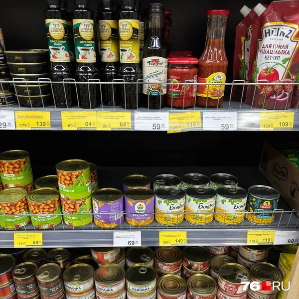 Продают консервы из свинины и говядины, подсолнечное масло и специи | Источник: Ксения Ткаченко / 76.RU