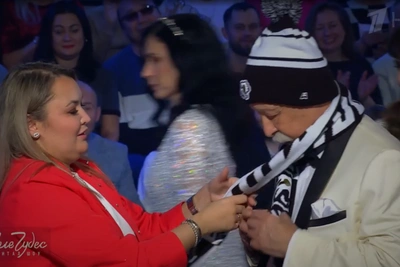 Chelyabinsk midwife discloses salary on 'Pole Chudes', presents 'Traktor' merch to Yakubovich