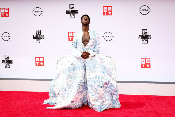 Самый роскошный образ на красной дорожке: рэпер Lil Nas X на церемонии BET Awards