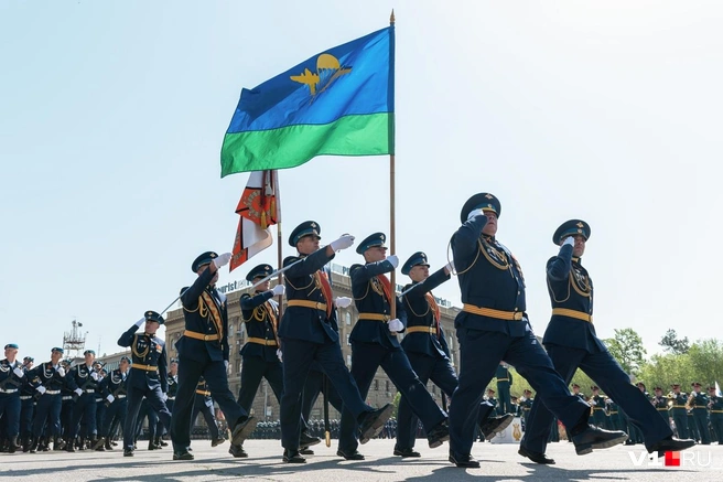 Военные перенесли репетицию парада Победы в связи с трауром | Источник: Павел Мирошкин