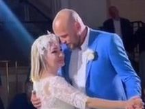 Невеста нервничала из-за платья, а Кай Метов смешил публику: как гуляли на свадьбе Булановой
