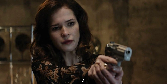 На пробах, чтобы попасть в сериал, актриса пела песни не только на французском языке, но и на русском | Источник: кадр из сериала «Ходячие мертвецы: Дэрил Диксон» (18+), реж. Дэниэл Персивал, HBO, 2023 год