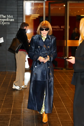 Анна Винтур и ее беспроигрышный аутфит на любой случай | marieclaire.ru