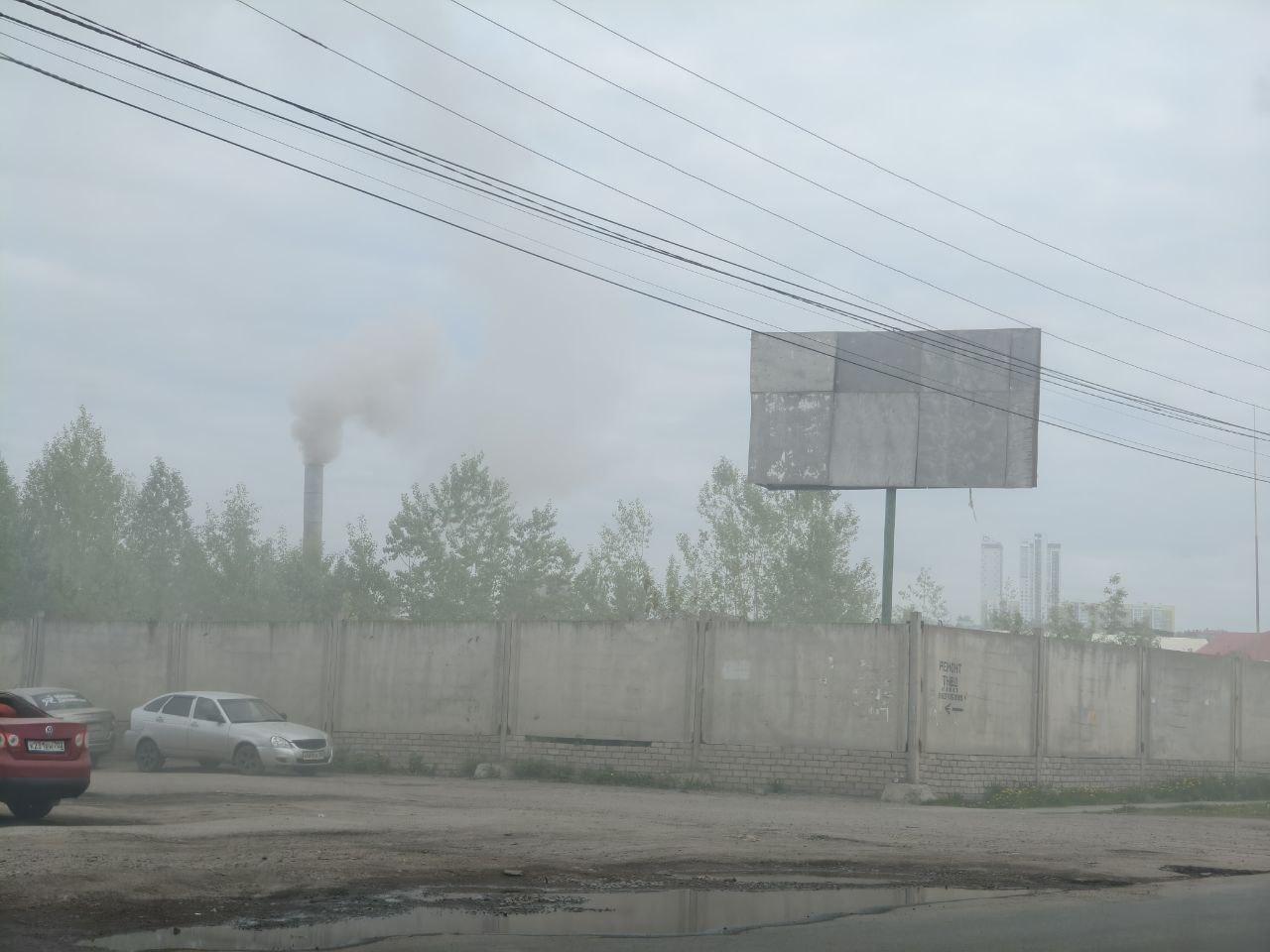 «Весь район в страшной пыли»: Нижегородку накрыл смог — фото