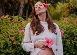 Карли Клосс и Джошуа Кушнер стали родителями в третий раз: супермодель родила дочь