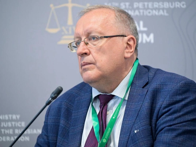Профессор Станислав Ткаченко делится мнением | Источник: Алексей Смагин / Фонд Росконгресс