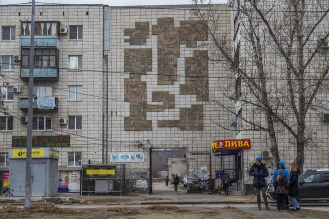 Необычный пазл на улице 64-й Армии | Источник: Константин Завриков