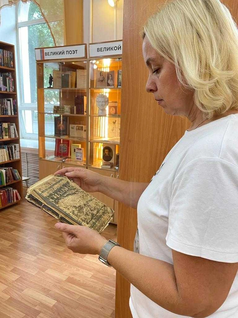 В Новосибирскую библиотеку вернули книгу практически через 100 лет - 13  июля 2023 - НГС.ру