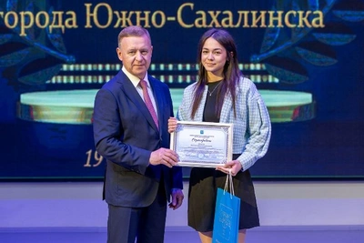 Двадцать пять школьников Южно-Сахалинска стали стипендиатами мэра