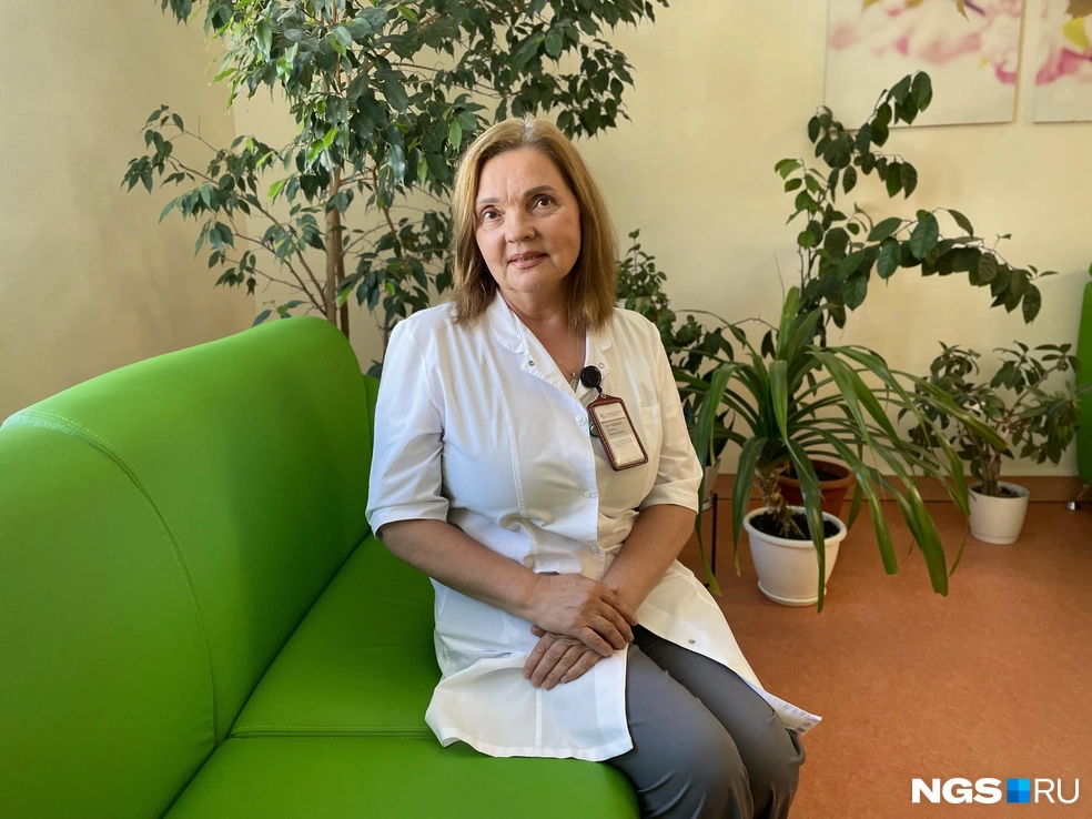 Женщина считает, что работать в сфере медицины нужно от сердца и по призванию | Источник: Алёна Золотухина / NGS.RU