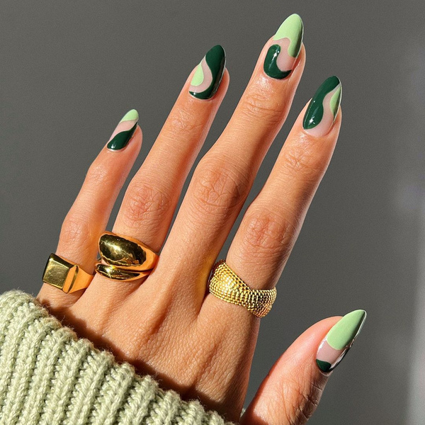 Ставим лайк: темно-зеленый — самый модный цвет лака для ногтей в этом сезоне