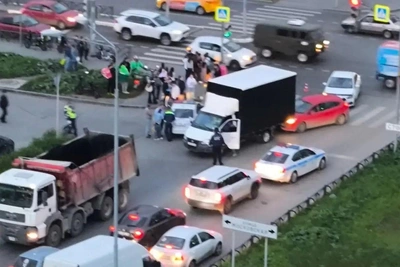 Пенсионерка на электросамокате погибла под грузовиком в Екатеринбурге