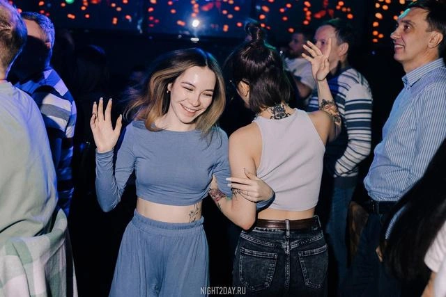 В популярном баре в Челябинске пройдет сразу две вечеринки — гоу-гоу и караоке | Источник: MeetPoint