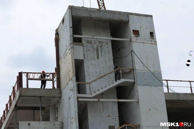Вместо «транспорта будущего» — голые балки и остатки бетонных конструкций | Источник: Артем Устюжанин / MSK1.RU