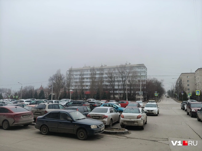 За домом есть многоэтажка, но по фото поверить сложно | Источник: читатели V1.RU