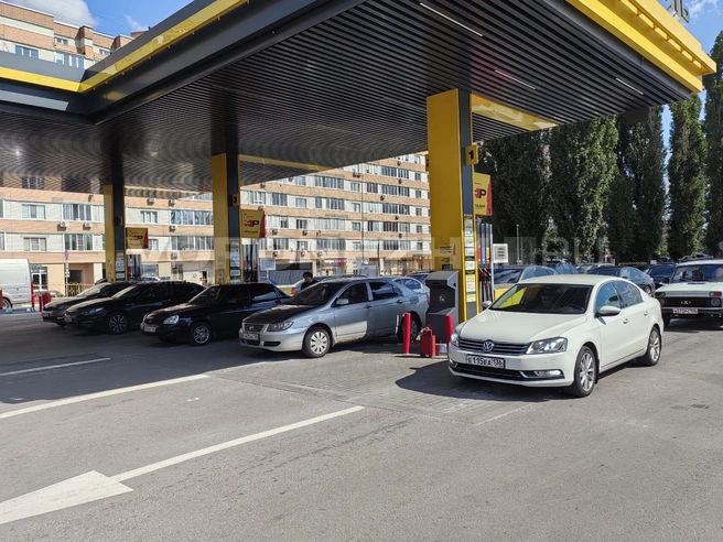 «Роснефть» продолжает пользоваться повышенным спросом из-за самых низких цен на топливо | Источник: Андрей Пашинский / Voronezh1.ru