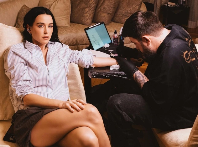 Кэти Перри и Джастин Трюдо признались друг другу в вечной любви с помощью парных татуировок