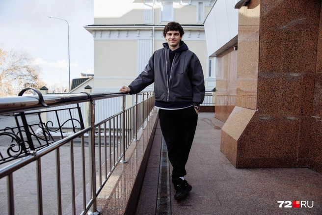 Сергею 32 года. Он выпустил шесть студийных альбомов | Источник: Ирина Шарова / 72.RU