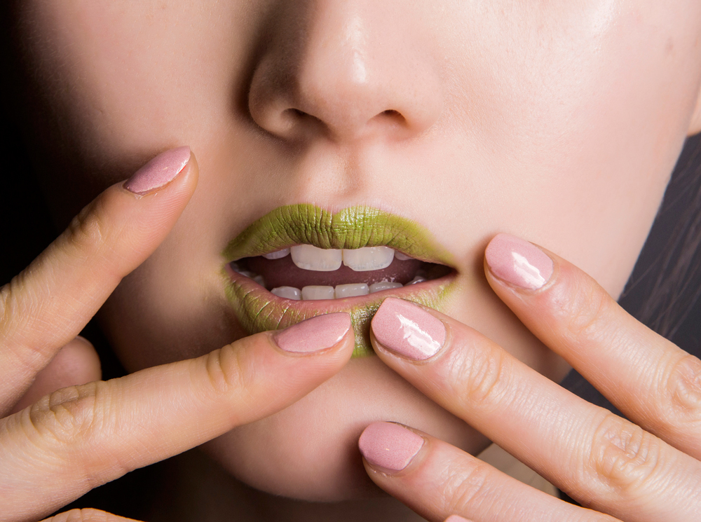 5 модных оттенков лака для ногтей для осени и зимы 18/19 | marieclaire.ru