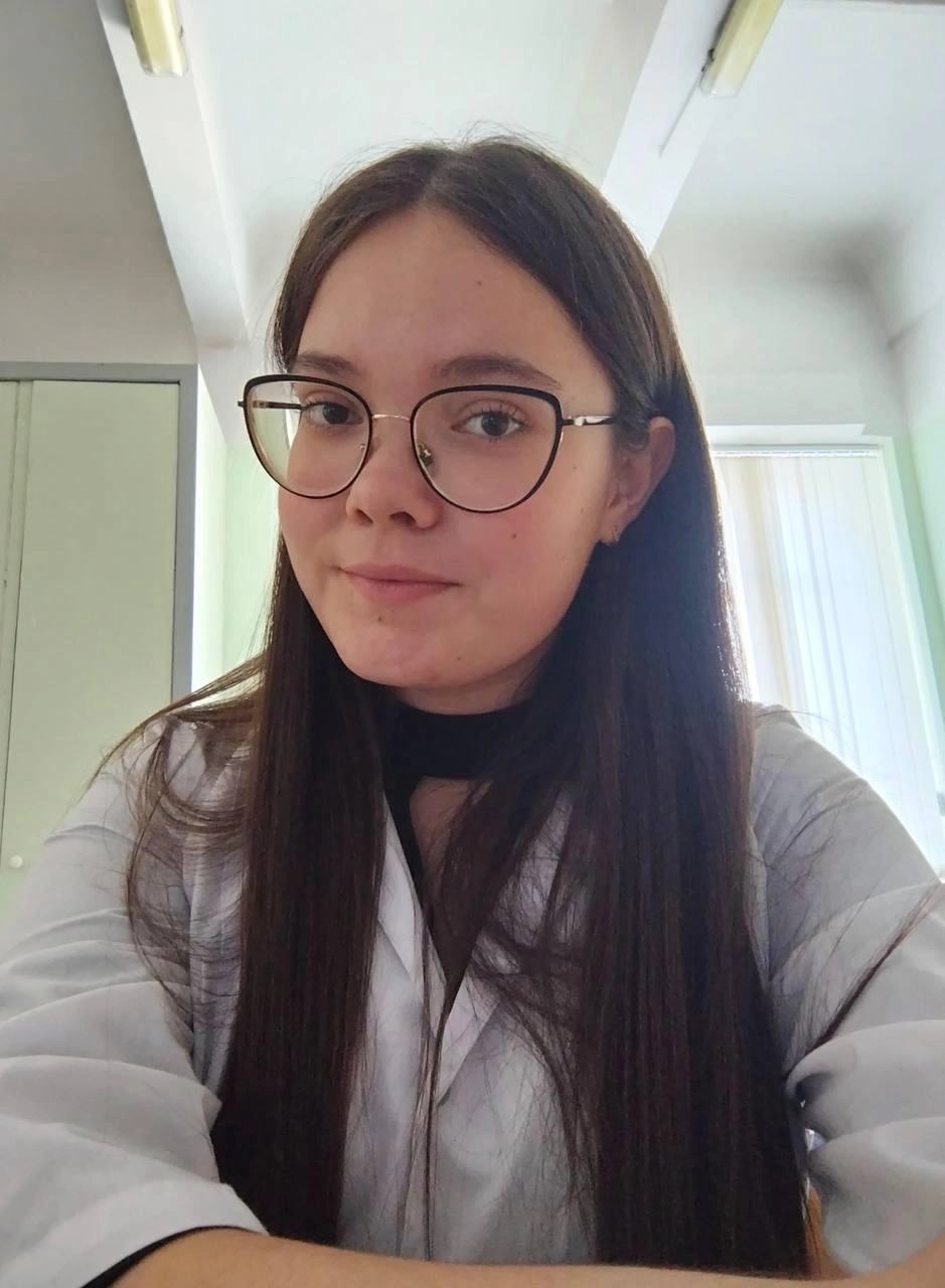 Полина работает участковой медсестрой на полставки, нравится всё, кроме зарплаты. Но помогают родные | Источник: Полина Вареница 